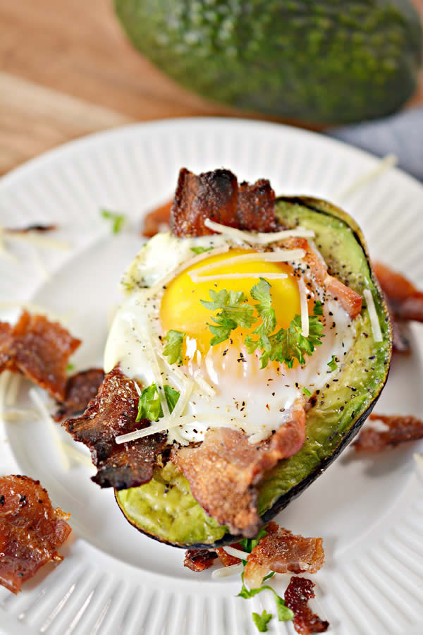 Keto Avocado Recipe | EASY Low Carb Avocado Bacon & Egg Cups | Healthy Ketogenic Diet Idea